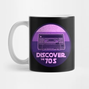 DISCOVER THE 90S vintage retro 70s nostalgia design third color version with distress Mug